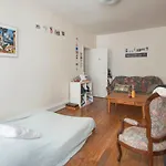Charming Apartment Near Montmartre